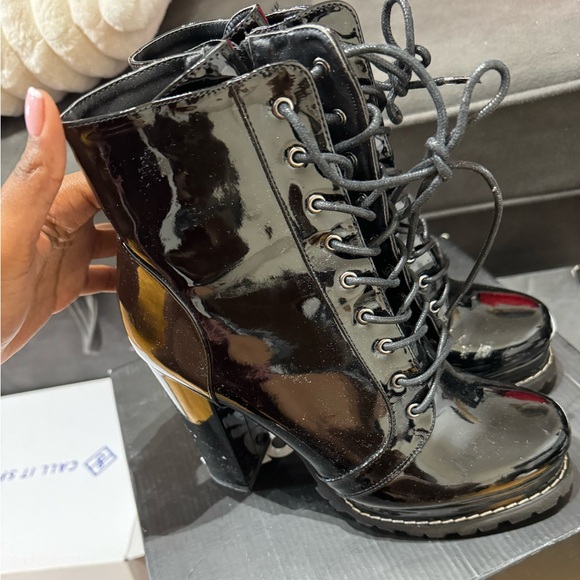 Black boots - Picture 6 of 6